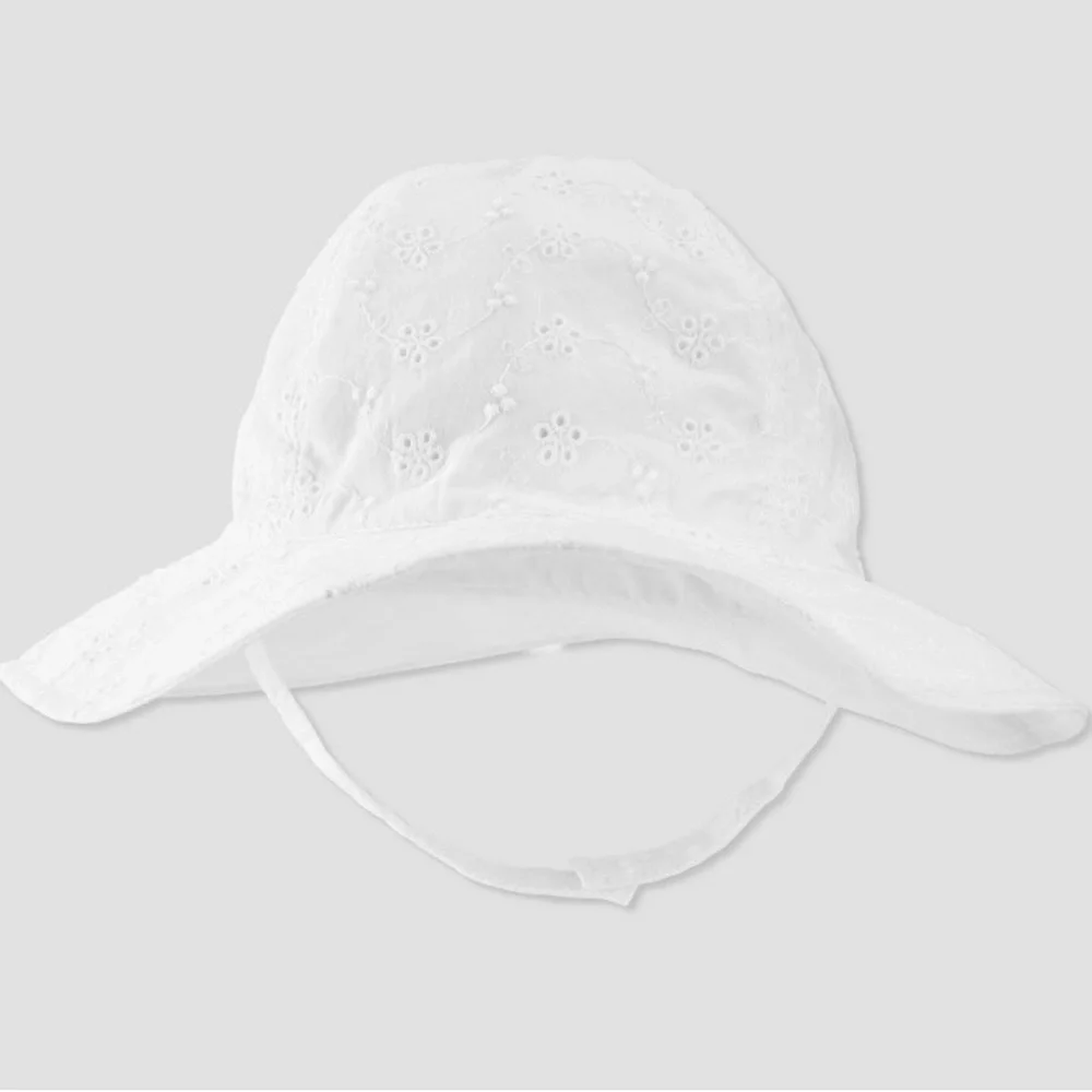 Carter’s Baby White Hat Size 6-12M
